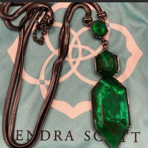 ISO KENDRA SCOTT WYATT NECKLACE GREEN STONE AND GUNMETAL